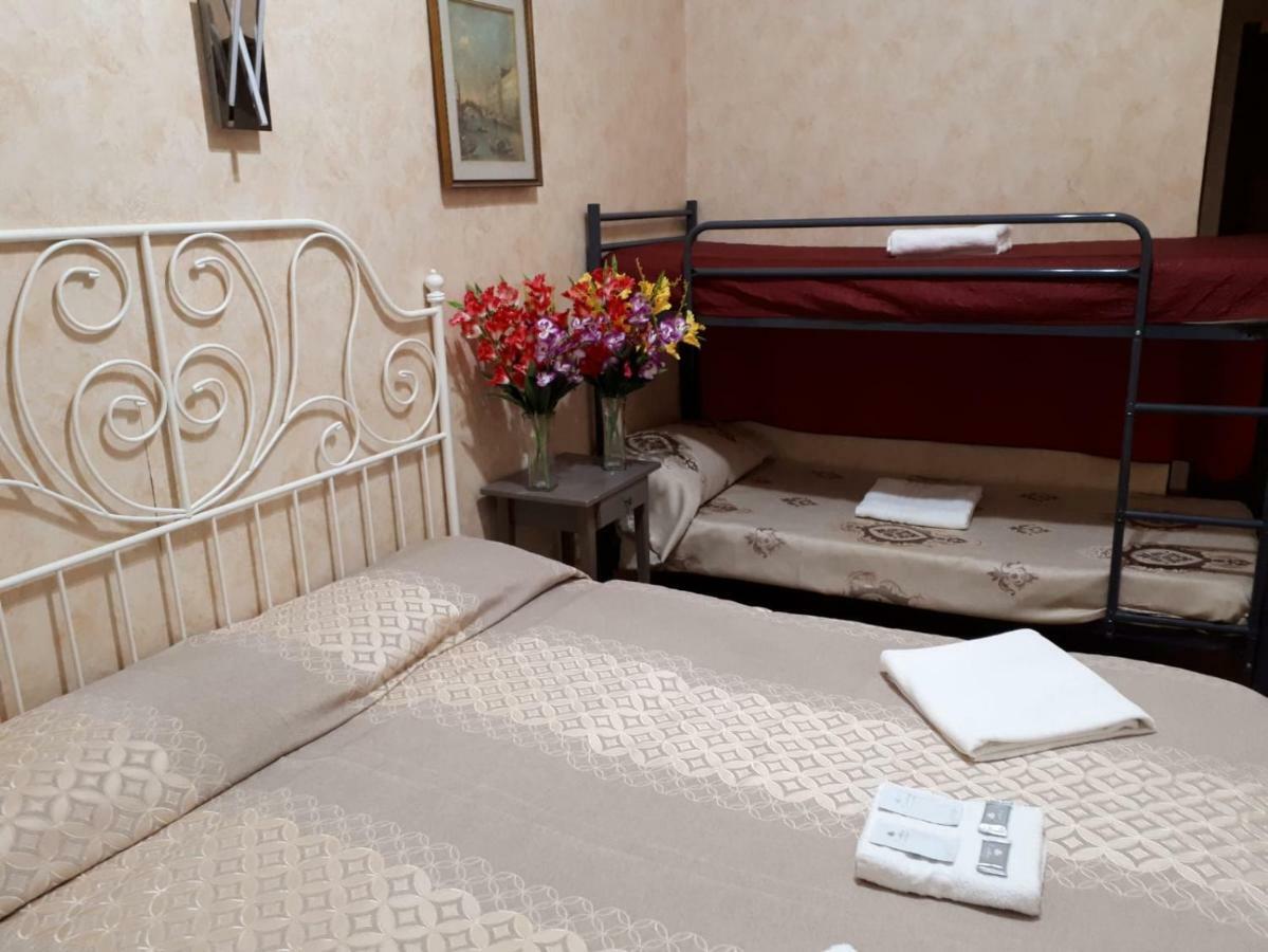 Renting Rooms Рим Экстерьер фото